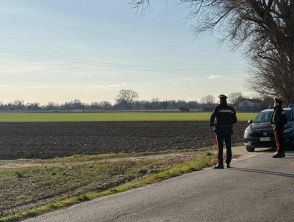 Trovato il cadavere di un giovane con una ferita alla tempia a Mira (Venezia), corpo scoperto da un passante