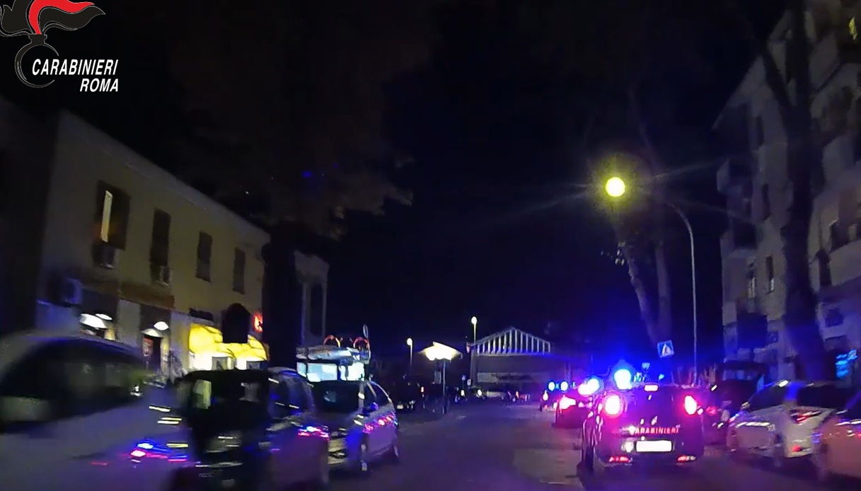 Raffica di furti e rapine a Roma, depredati appartamenti e negozi in diversi quartieri: 11 arresti (video)