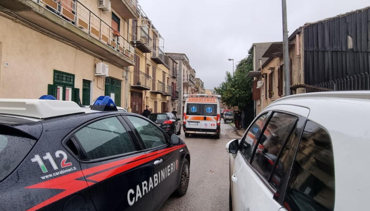 Uccide la figlia disabile a Corleone e si suicida, Lucia Pecoraro ha lasciato una lettera chiedendo scusa Uccide la figlia disabile a Corleone e si suicida, Lucia Pecoraro ha lasciato una lettera chiedendo scusa