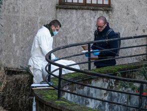 Donna trovata morta in un cortile a Milano, le telecamere avrebbero inquadrato due persone: cosa sappiamo