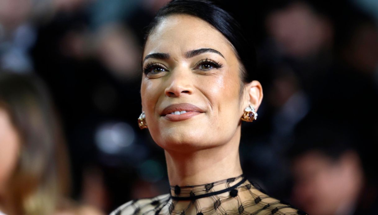 Elodie Propaganda Live cellulare buttato