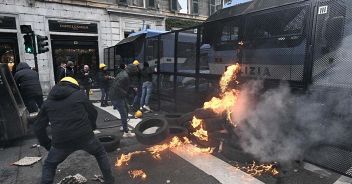 ex-ilva-genova-polizia-operai