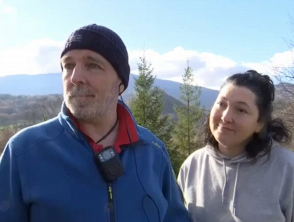 Famiglia nel bosco a Caprese Michelangelo vicino Arezzo, Harald e Nadia non vedono i loro figli da due mesi