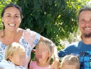 Famiglia nel bosco, Catherine scoppia in lacrime e valuta il ritorno in Australia con Nathan e i figli