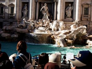Fontana di Trevi a pagamento da gennaio 2026, assessore al Turismo di Roma spegne le polemiche: 