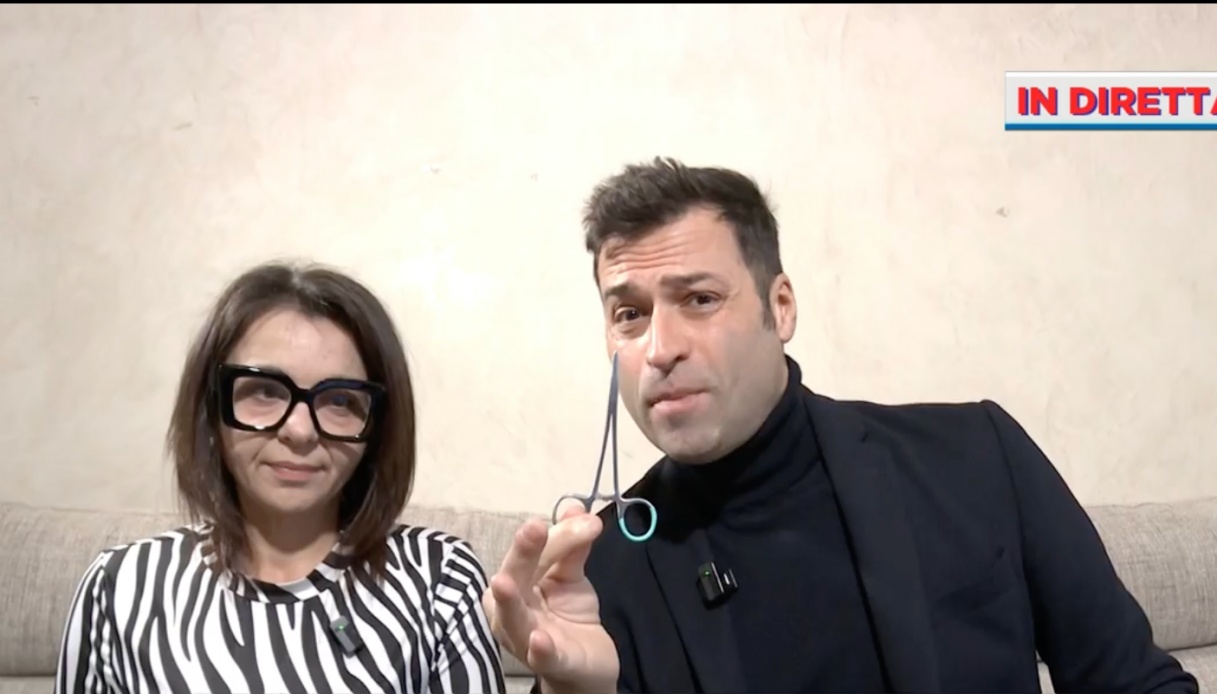 donna operata a napoli per velocizzare i tempi d attesa ma i medici dimenticano le forbici nel suo addome