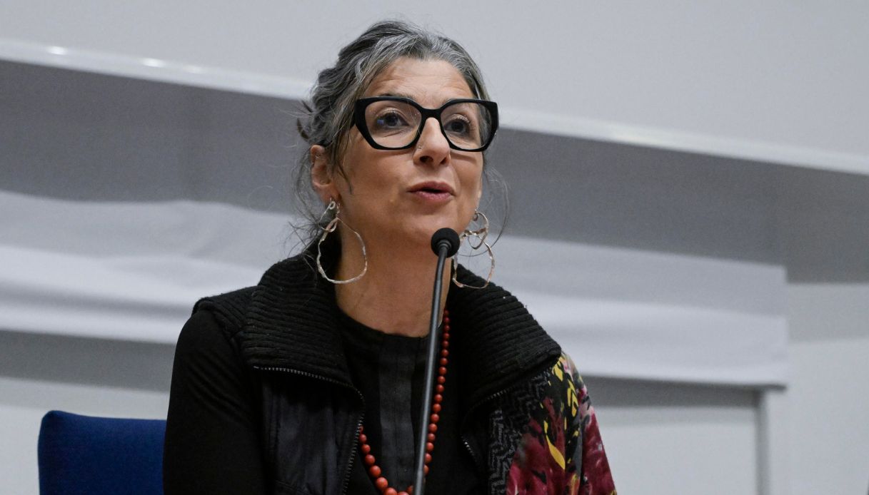 https://wips.plug.it/cips/notizie.virgilio.it/cms/2025/12/francesca-albanese-assalto-la-stampa.jpg