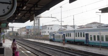 gregge-pecore-treni-firenze-pisa