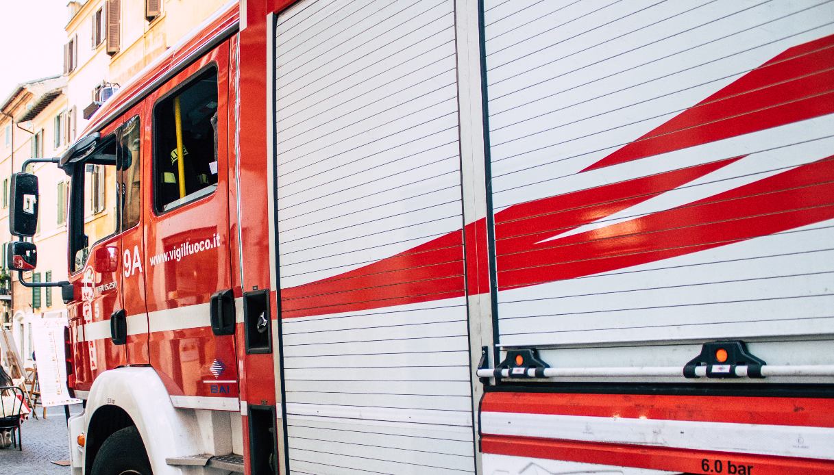 https://wips.plug.it/cips/notizie.virgilio.it/cms/2025/12/incendio-agriturismo-san-giorgio-bigarello.jpg