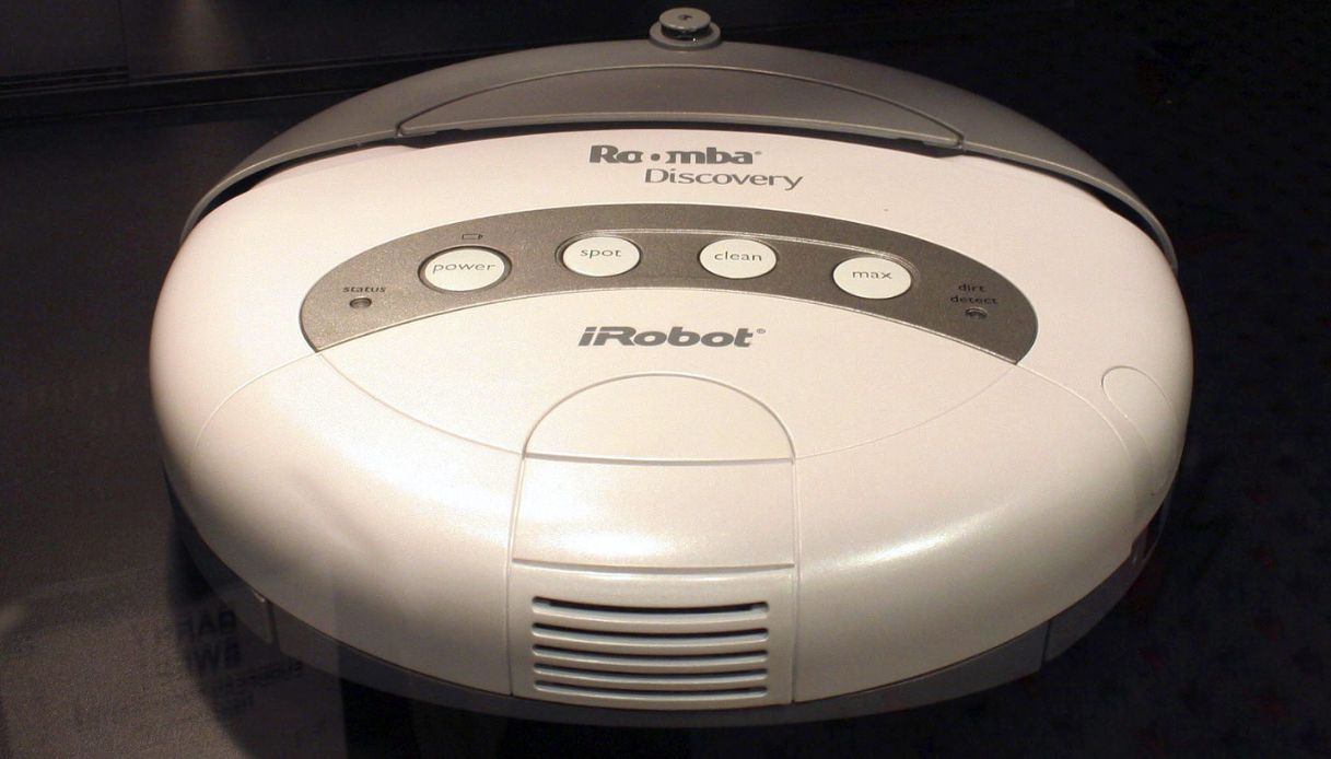 https://wips.plug.it/cips/notizie.virgilio.it/cms/2025/12/irobot-roomba.jpg