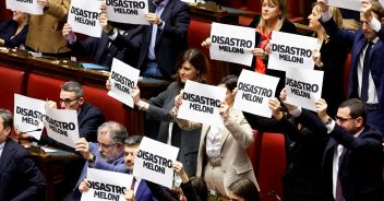 manovra-2026-contestazione-pd-meloni