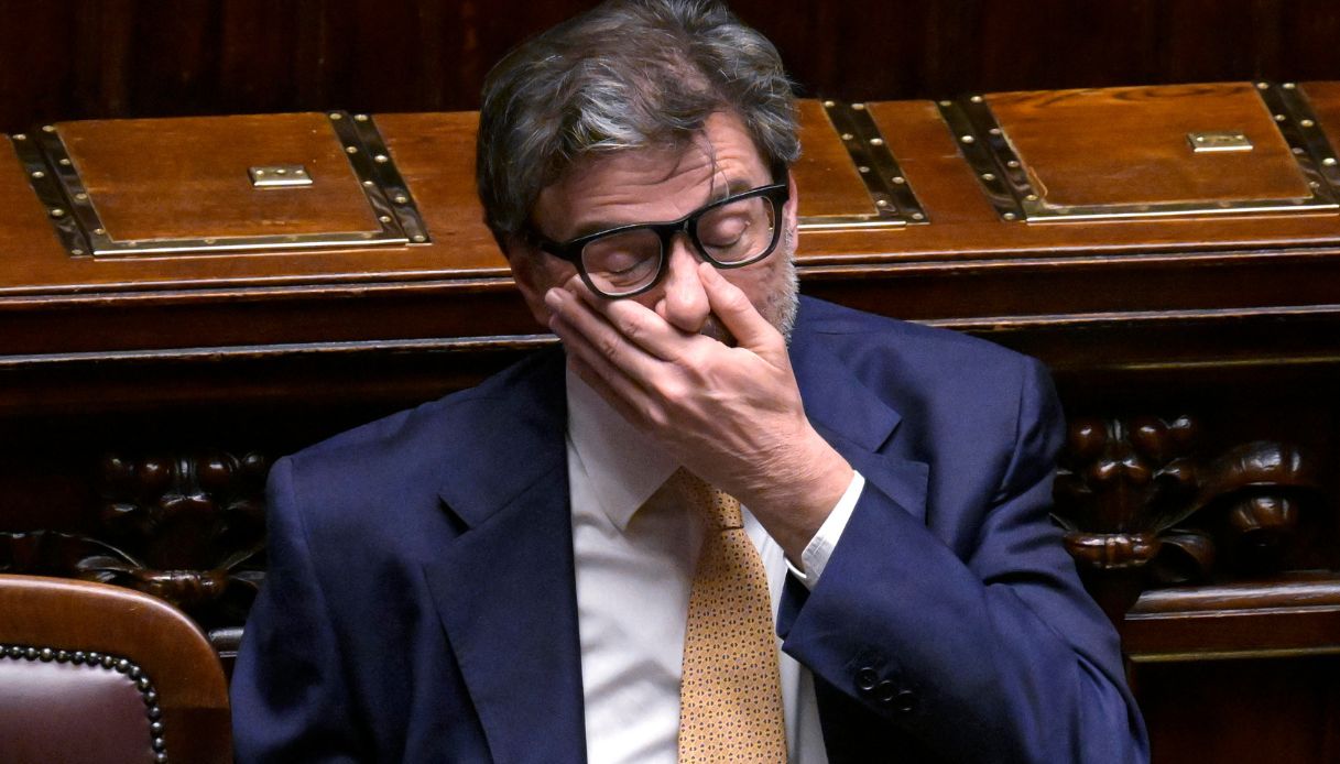 https://wips.plug.it/cips/notizie.virgilio.it/cms/2025/12/manovra-ministro-giorgetti-dimissioni.jpg