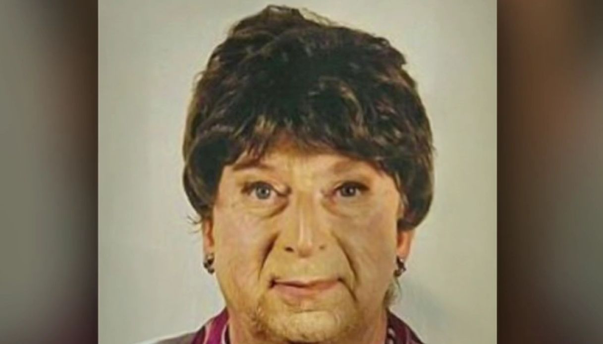 Ex infermiere di Mantova travestito da madre morta racconta la sua verità, non l Ex infermiere di Mantova travestito da madre morta racconta la sua verità, non l