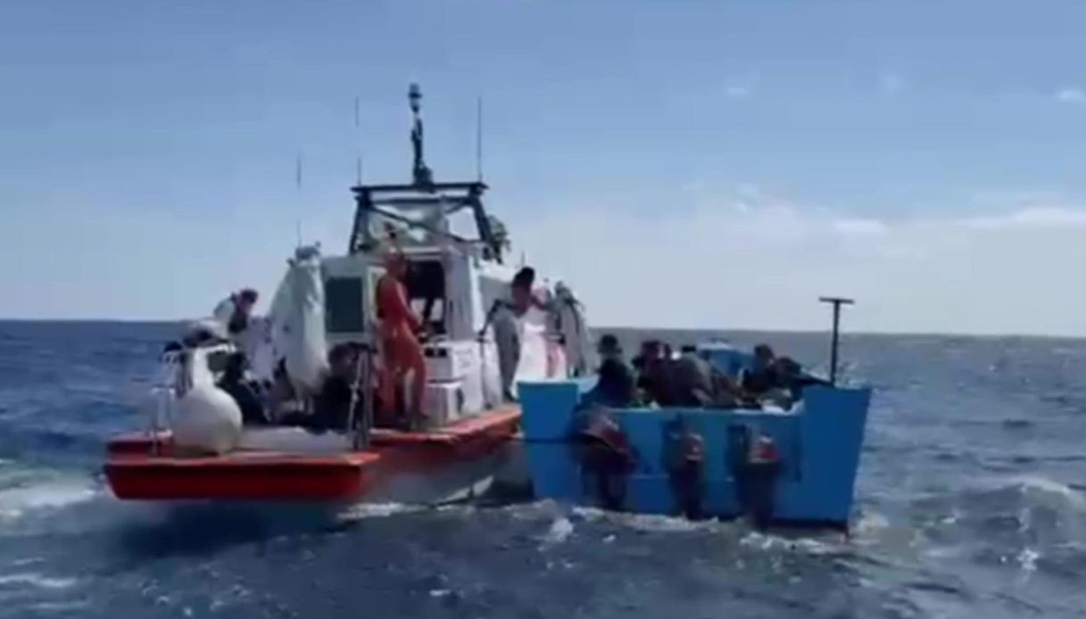 https://wips.plug.it/cips/notizie.virgilio.it/cms/2025/12/migranti-sea-watch-libia-naufragio.jpg