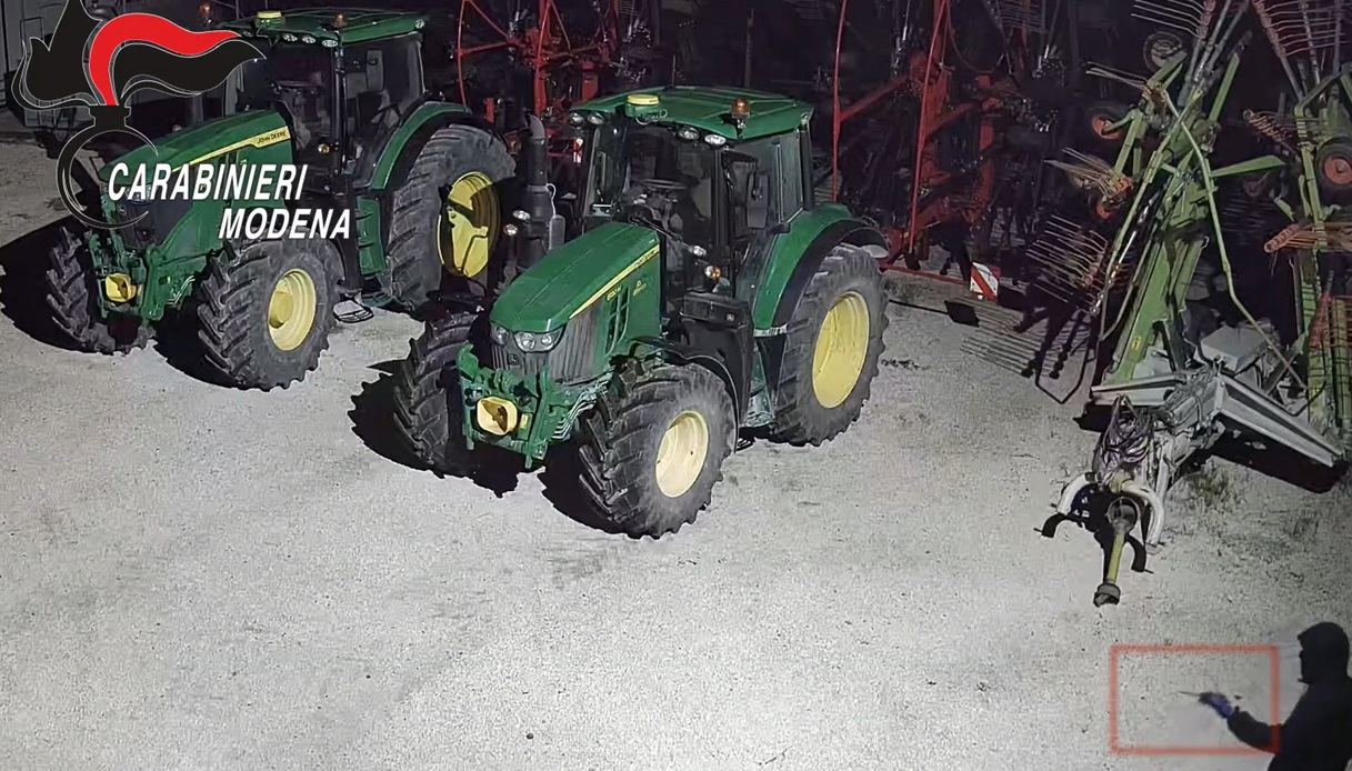 Svolta nel caso dei trattori rubati a Modena, 4 arresti: oltre 2,5 milioni di euro di refurtiva recuperata Svolta nel caso dei trattori rubati a Modena, 4 arresti: oltre 2,5 milioni di euro di refurtiva recuperata