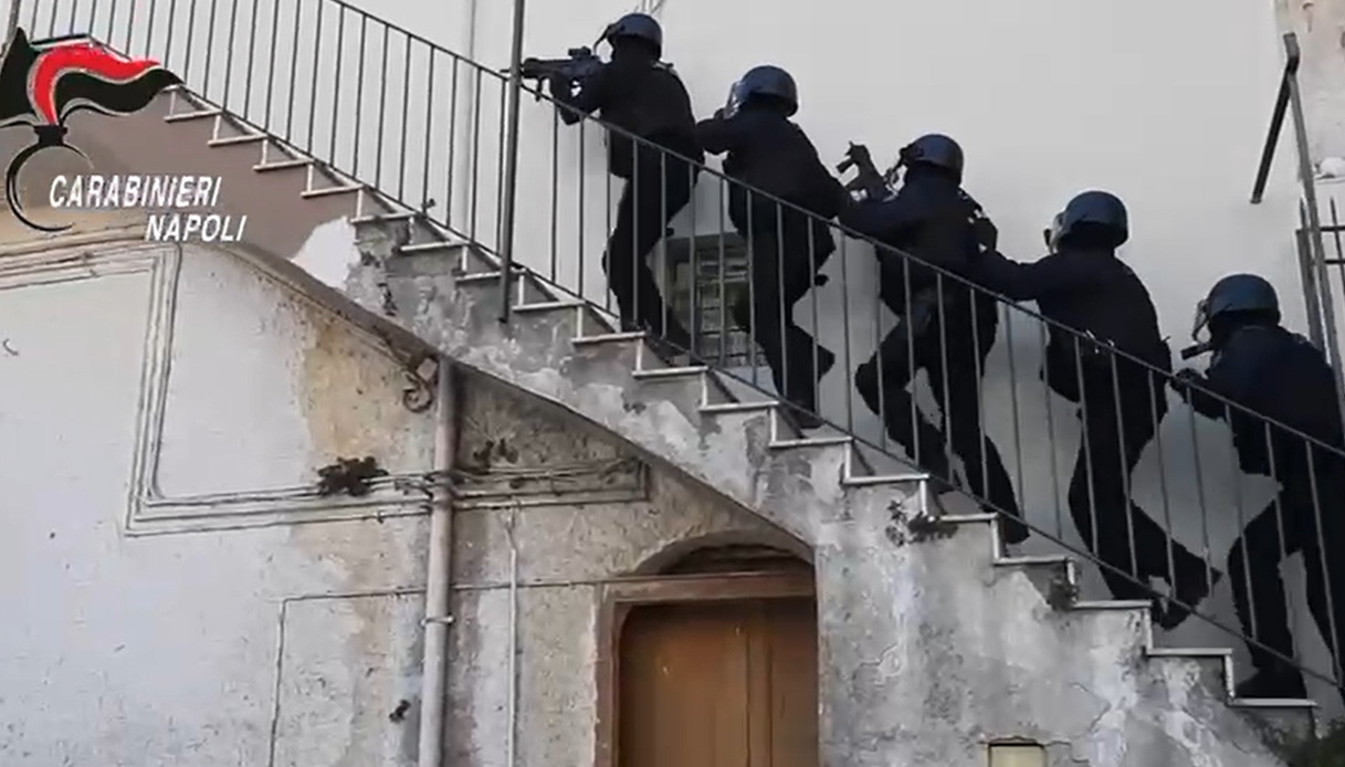 il video del maxi blitz a napoli contro la camorra 21 arresti colpita alleanza di secondigliano