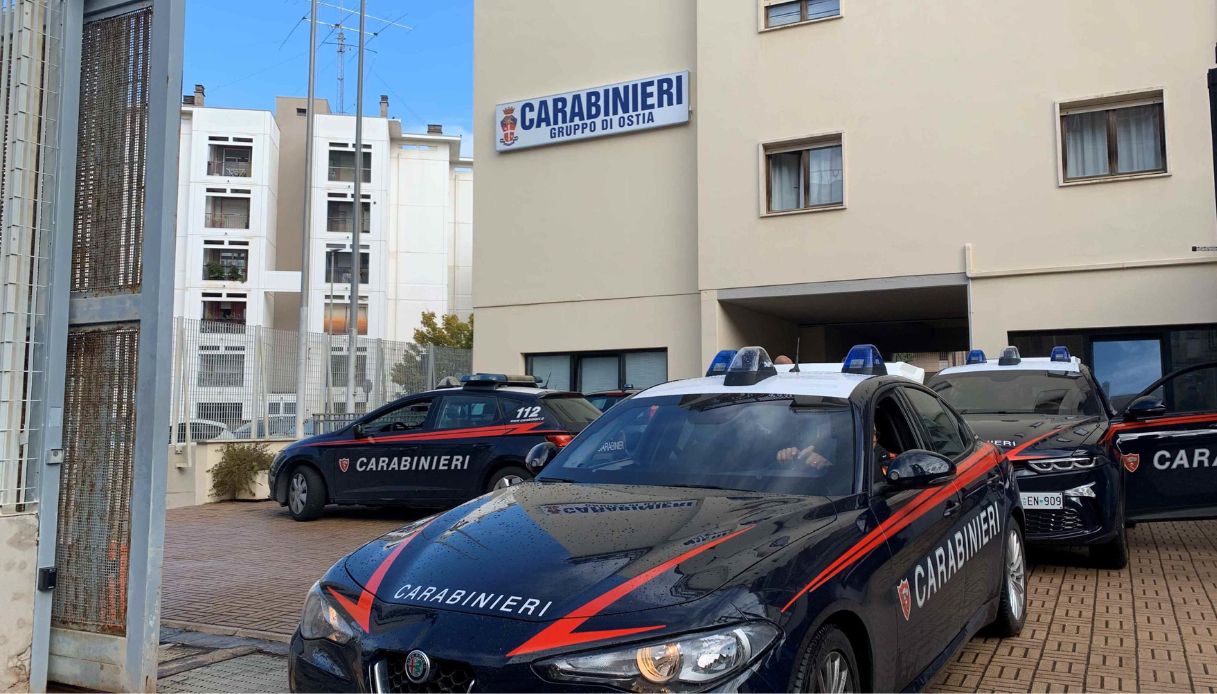 Omicidio a Ostia, uccide a martellate la nonna e si dà alla fuga: bloccato in metropolitana