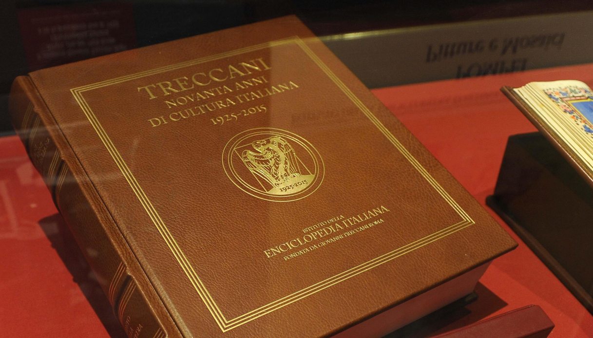 Un volume dell'istituto Treccani