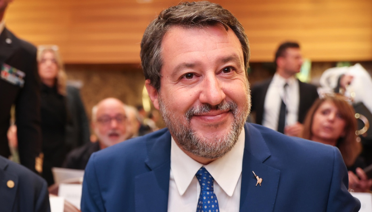 https://wips.plug.it/cips/notizie.virgilio.it/cms/2025/12/salvini-villa.jpg