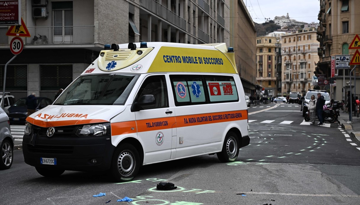 https://wips.plug.it/cips/notizie.virgilio.it/cms/2025/12/studente-investito-genova-ambulanza-incidente.jpg