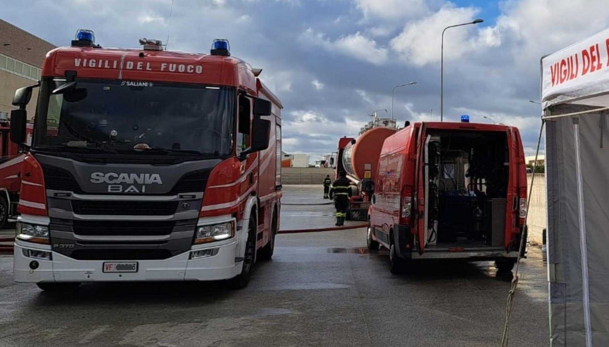 esplosione nel barese ad adelfia crolla un edificio si cercano persone tra le macerie da Virgilio.it esplosione nel barese ad adelfia crolla un edificio si cercano persone tra le macerie