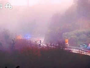 Assalto al portavalori a Ortona, auto in fiamme sull'autostrada A14: veicolo fermato con chiodi e fumogeni