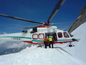 Sciatore esce di pista a Courmayeur e si schianta sugli alberi, 21enne morto sulla pista di rientro