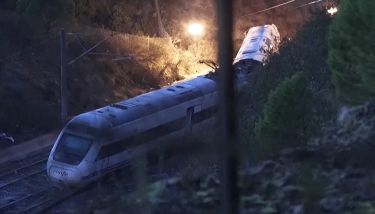 https://wips.plug.it/cips/notizie.virgilio.it/cms/2026/01/incidente-treni-andalusia-spagna.jpg