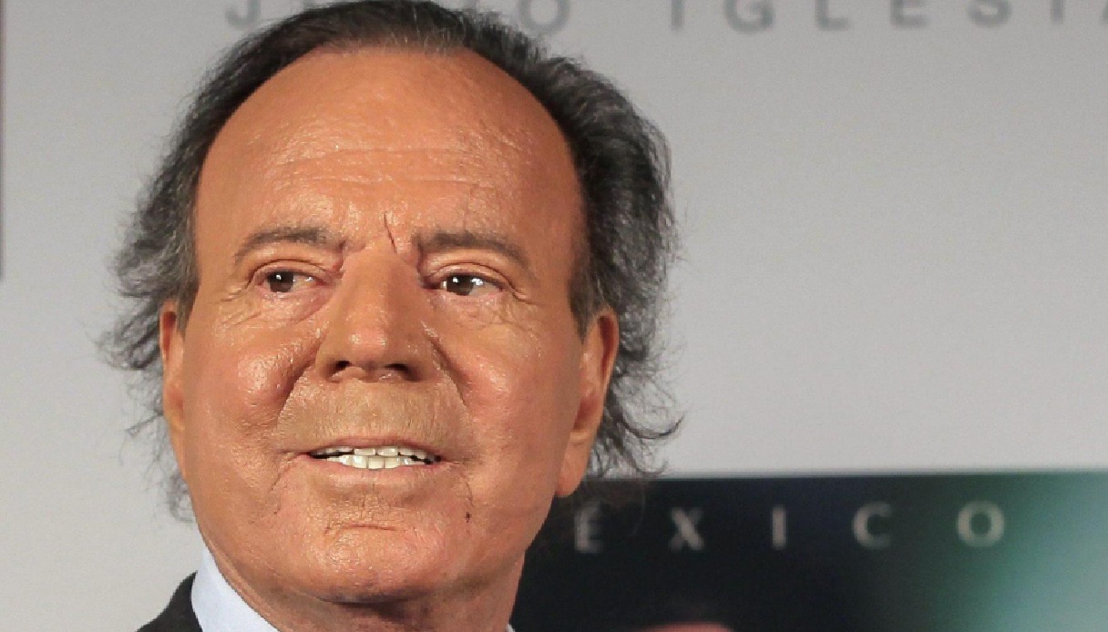 https://wips.plug.it/cips/notizie.virgilio.it/cms/2026/01/julio-iglesias-violenza-sessuale.jpg