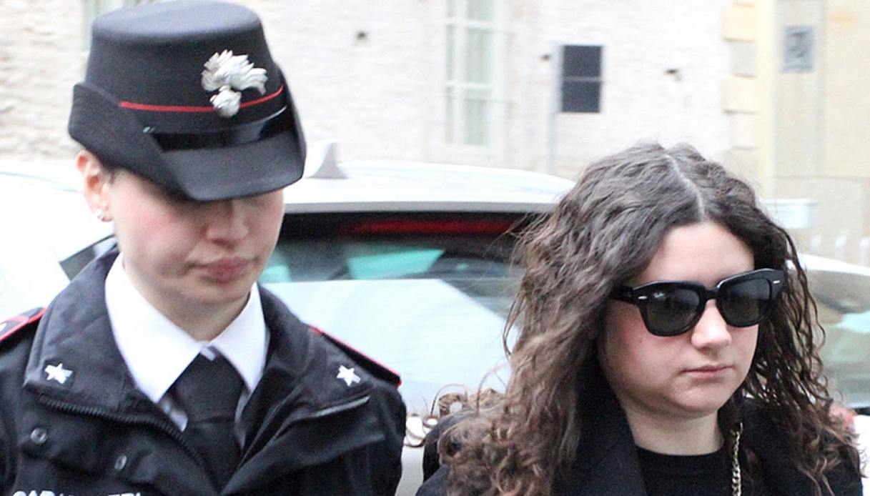 Neonati morti, Chiara Petrolini in lacrime dopo il ritrovamento: le parole del cugino e il legame con la nonna