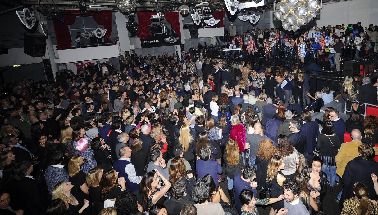 https://wips.plug.it/cips/notizie.virgilio.it/cms/2026/01/piper-club-roma-discoteca-crans-montana.jpg