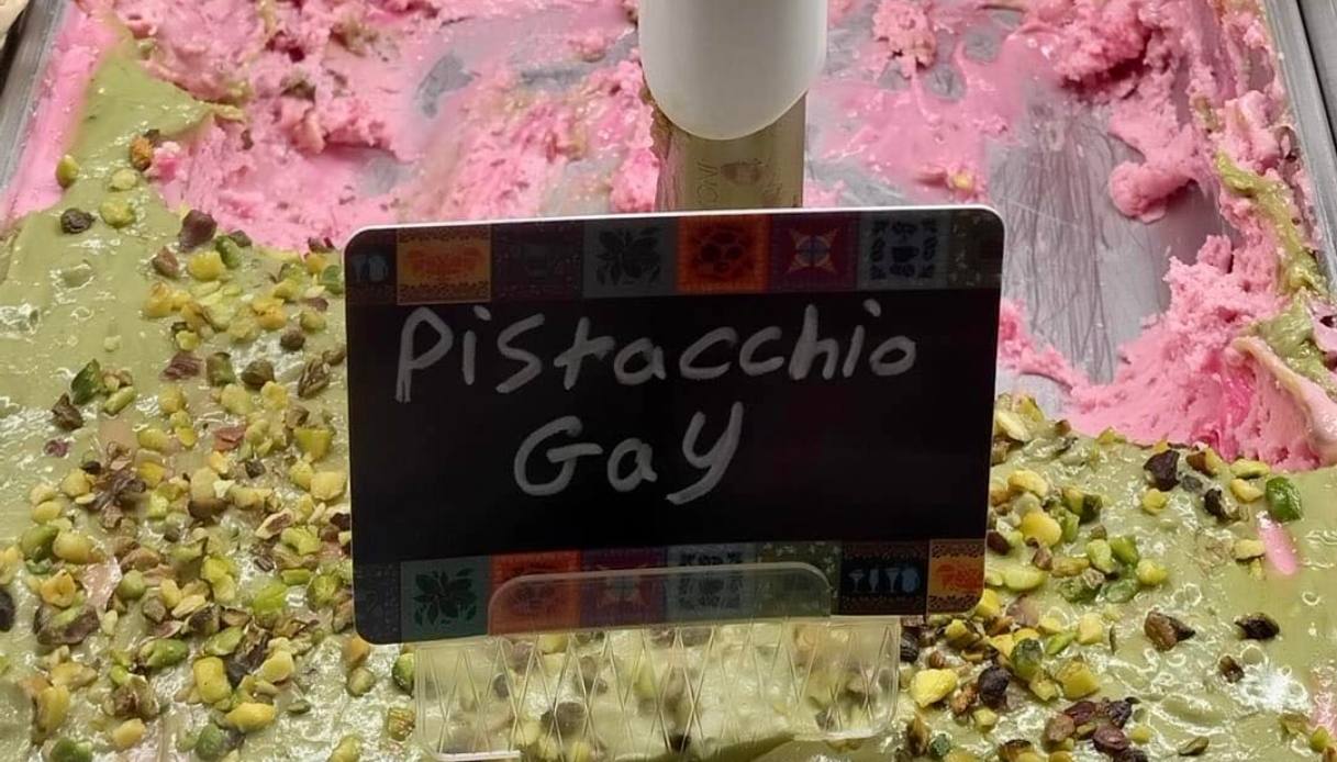 https://wips.plug.it/cips/notizie.virgilio.it/cms/2026/01/pistacchio-gay-gelateria-catania.jpg