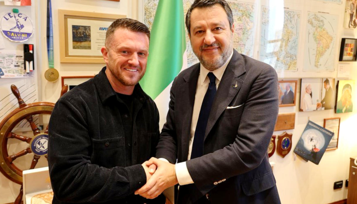https://wips.plug.it/cips/notizie.virgilio.it/cms/2026/01/salvini-foto-tommy-robinson.jpg