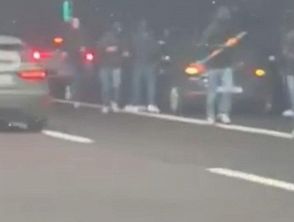 Scontri in autostrada tra tifosi di Fiorentina e Roma, l’agguato coi martelli: paura per le auto che passavano