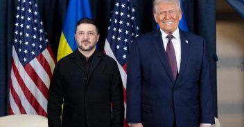Zelensky vede Trump e lancia il trilaterale Ucraina - Usa - Russia ad Abu Dhabi, ma i negoziati sono a due