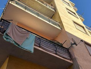 Donna accoltellata dal marito a Ventimiglia, colpita al viso e alle mani si lancia dal balcone per salvarsi