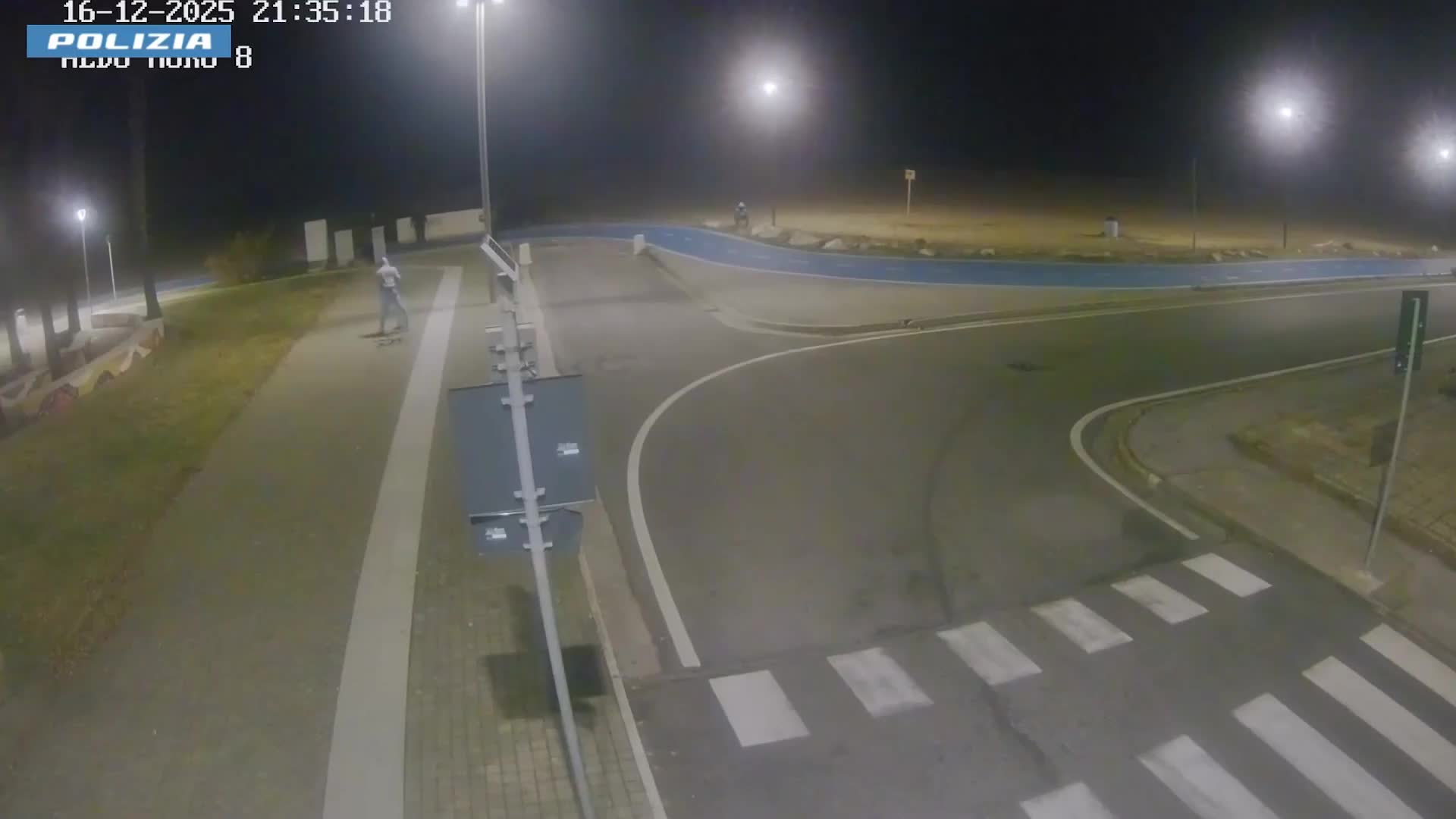 Fermo, i video delle terribili rapine a mano armata con cani da combattimento e machete: quattro arresti Fermo, i video delle terribili rapine a mano armata con cani da combattimento e machete: quattro arresti