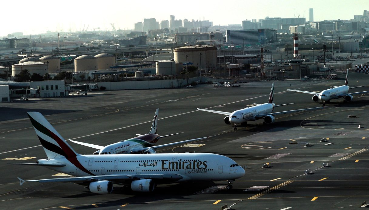 italiani a dubai dopo attacco a iran caos in aeroporto oltre bigmama e crosetto bloccati anche 200 studenti da Virgilio.it italiani a dubai dopo attacco a iran caos in aeroporto oltre bigmama e crosetto bloccati anche 200 studenti