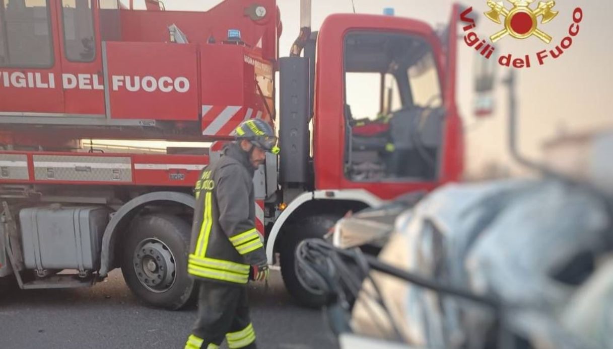 https://wips.plug.it/cips/notizie.virgilio.it/cms/2026/02/auto-tir-a4-morti-incidente-san-stino-di-livenza-portogruaro.jpg