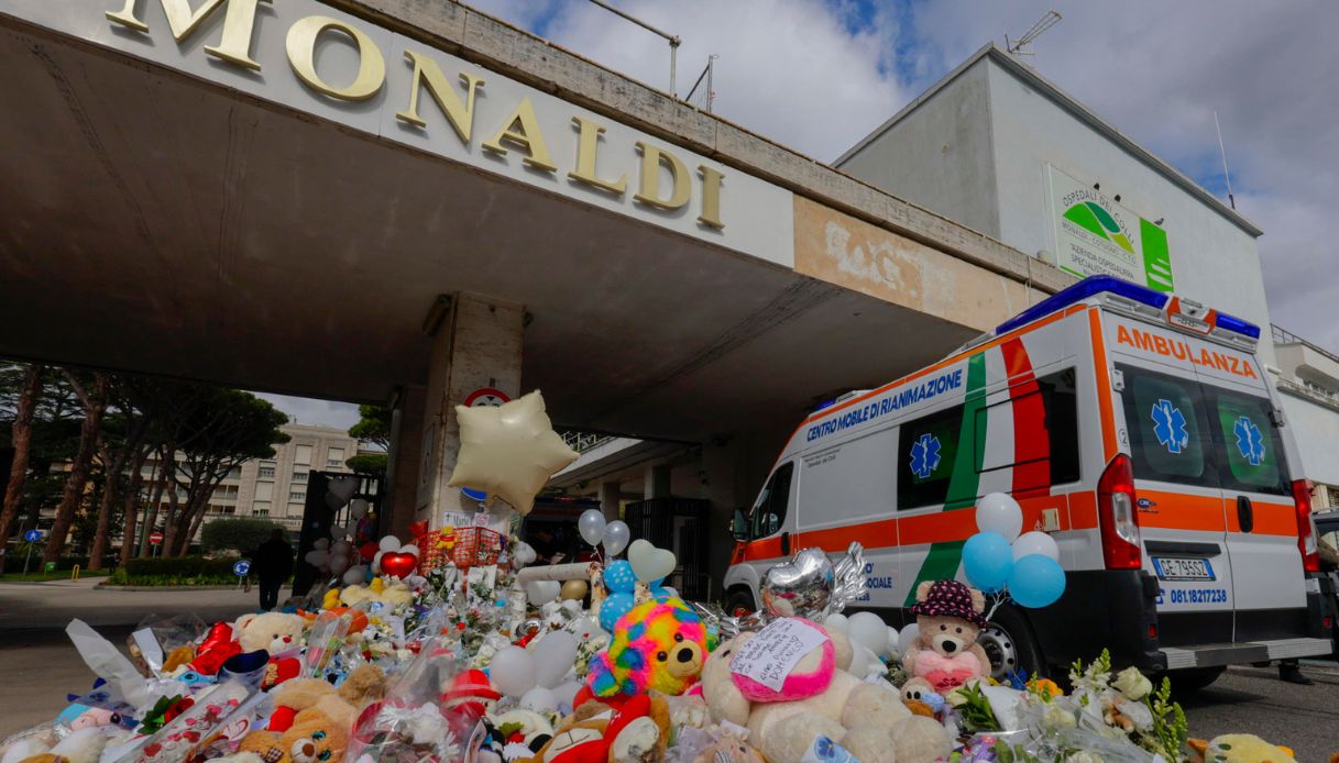 Bambino dal cuore bruciato, all'ospedale Monaldi sospesi due dirigenti ...