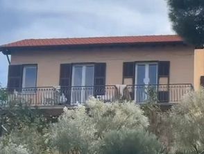 Bimba di 2 anni morta a Bordighera, il compagno di Manuela Aiello indagato per omicidio preterintenzionale