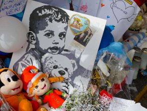 Bimbo col cuore bruciato, minacce e insulti ai medici del Monaldi: 