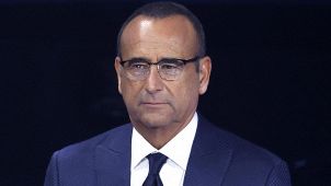 Carlo Conti attento