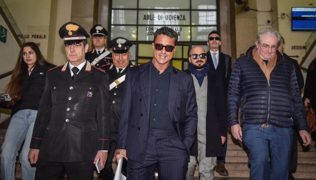 fabrizio corona profili social falsissimo