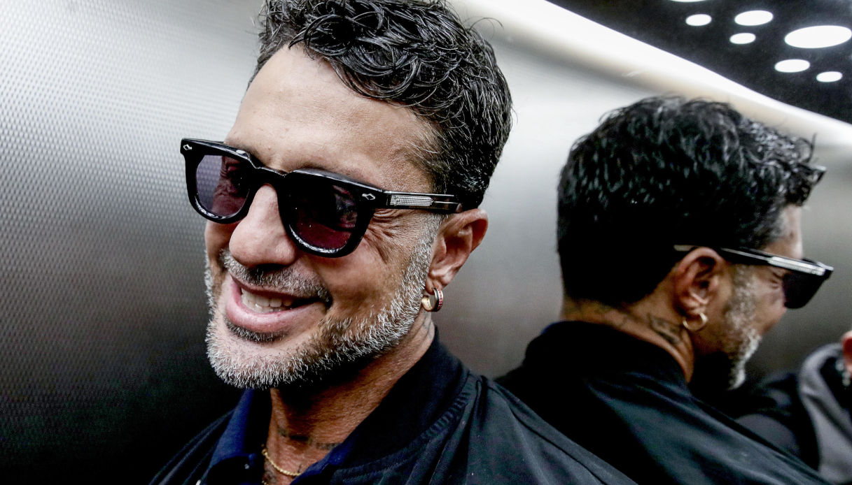 Mediaset oscura Fabrizio Corona e Falsissimo: Google, Meta, TikTok e  Telegram costretti a rimuovere contenuti