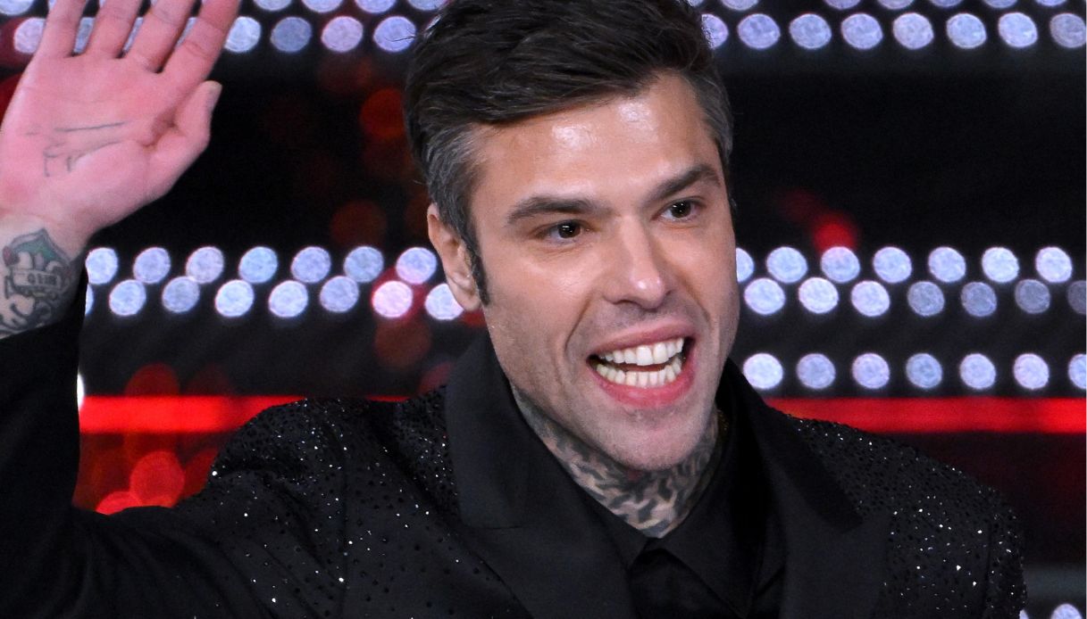 Fedez e gli attacchi subiti, da Sanremo smentisce un virgolettato attribuito a lui e Masini: il chiarimento