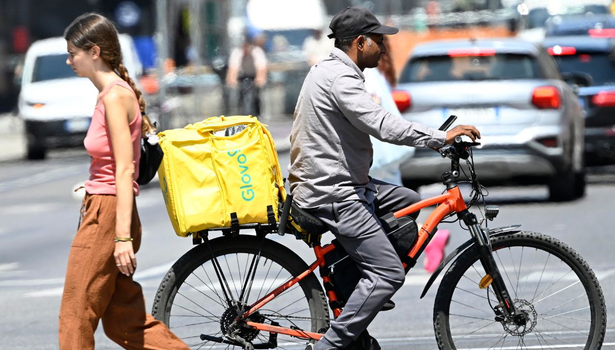 https://wips.plug.it/cips/notizie.virgilio.it/cms/2026/02/glovo-rider.jpg