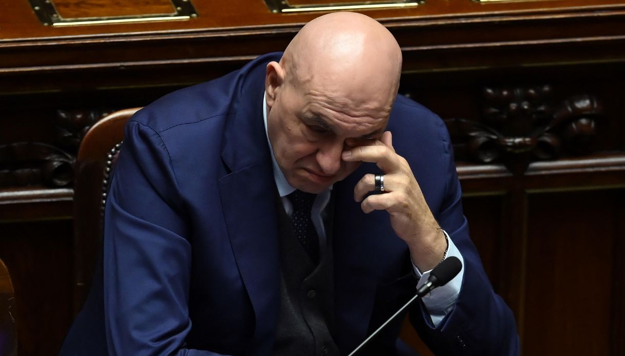 Guido Crosetto bloccato a Dubai con la famiglia, spazio aereo chiuso dopo l Guido Crosetto bloccato a Dubai con la famiglia, spazio aereo chiuso dopo l