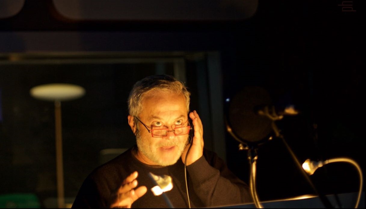 Marco Guadagno, l’intervista al doppiatore amato da tutti: “Da Conan ai Puffi, la voce del futuro antico”