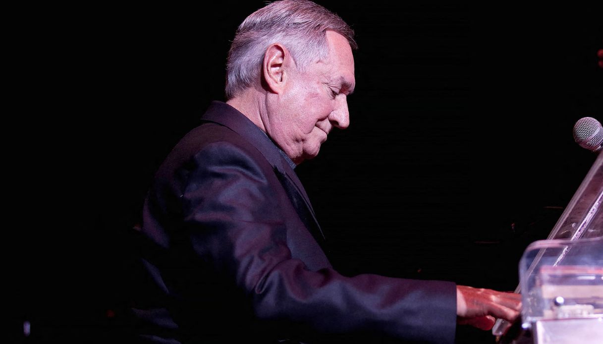 Neil Sedaka morto a 86 anni, il leggendario re del pop statunitense è stato l